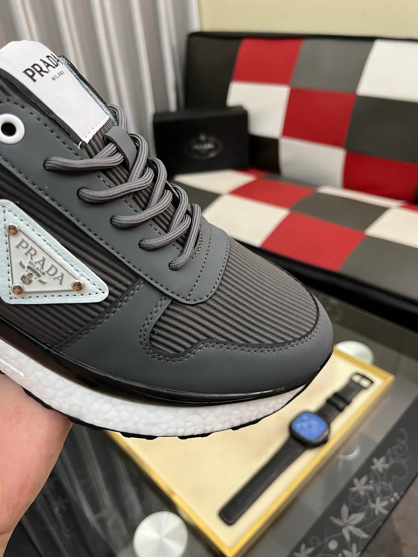 Men's Men's Shoes 💰458⌚️⌚️ Prada/Prada Men's new casual shoes, this sports shoe is made of imported calfskin upper with breathable mesh and breathable mesh lining. The foot pads are made of sheepskin, and the outsole is made of non-slip sports exclusive rubber outsole with logo. It feels good on the feet and is a fashionable item! Size: 38-44 4️⃣colors available
